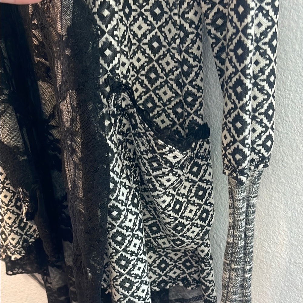 Scrapbook Black and White Patterned Camisole - Picture 3 of 9